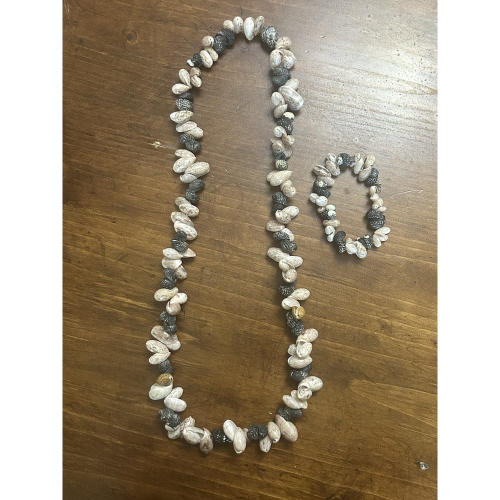 Seashell Necklace (15in) and Bracelet Set Vintage